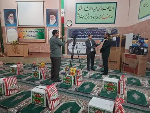 توزیع بسته مواد غذایی و جهیزیه در لیالی قدر