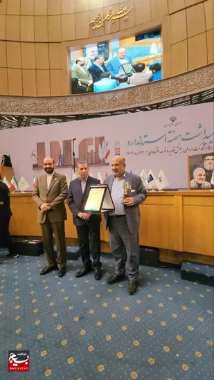 نشان واحد نمونه ملی استاندارد به نیشکر رسید