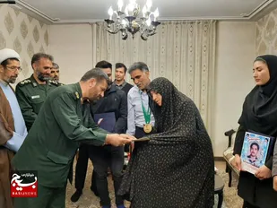 &nbsp;الگوگیری از منش پهلوانی شهدا و خانواده هایشان، یک رسالت اخلاقی است