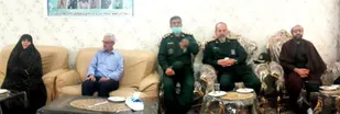 شهدا، چراغ راه ملت ایران هستند
