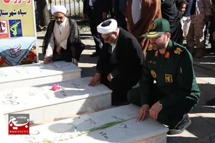 گلزار شهدای خوی در هفته دفاع مقدس عطرافشانی شد