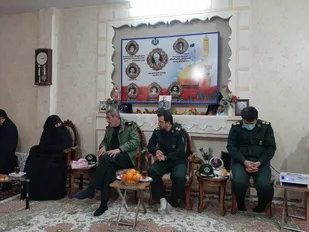 دیدار سردار ذوالقدر با ام الشهدا حاجیه خانم جنیدی