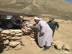 توزیع بسته های معیشتی در بین عشایر مناطق صعب العبور دیناران