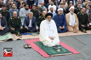 اقامه نماز عید سعید فطر به امامت نماینده، ولی فقیه در استان البرز به روایت تصویر