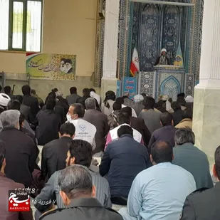 شرکت درنمازجمعه سیاسی عبادی