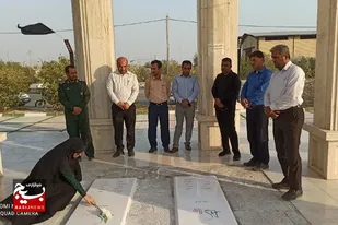 غبارروبی و عطر افشانی قبور مطهر شهدا شهر شنبه
