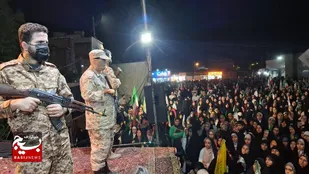 نمایش اقتدار دفاعی در میدان فجر مشهد