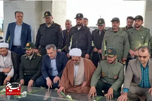 گلزار شهدای دامغان همزمان با هفته بسیج عطرافشانی شد