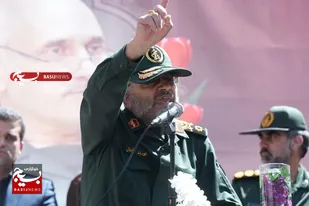 تأکید سردار سلیمانی بر نقش راهبردی مردم لرستان در عملیات &laquo;وعده صادق ۳&raquo; و شکست دشمن صهیونیستی