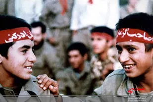 روایت&zwnj; زندگی شهدای لرستانی در تئاتر &laquo;فرکانس&raquo; و &laquo;کارنامه&raquo;