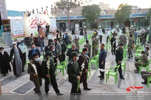 توزیع۶۵۰بسته کمک مومنانه به نیت هر بسته هدیه یک شهید بین نیازمندان