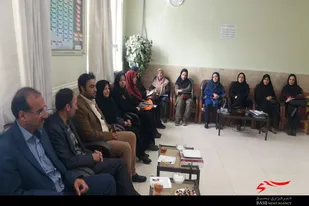 تجلیل جمعی از مسئولان شهرستان همدان از معلمان دبیرستان شهدای جاویدالاثر
