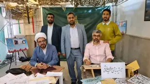 غرفه&zwnj;ی خوشنویسی توسط سازمان بسیج هنرمندان استان قزوین برپا شد.