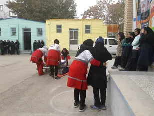 رزمایش پدافند غیرعامل در مدرسه دخترانه امام محمد باقر(ع) شاهرود+ تصاویر