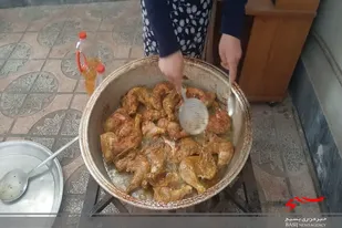 100 پرس غذای گرم به همت بسیجیان پایگاه مقاومت بسیج حضرت فاطمه زهرا (س) سرخه توزیع شد