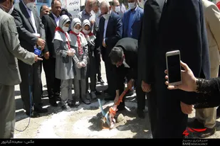 کلنگ&zwnj;زنی مدرسه 14 کلاسه خیرساز در همدان
