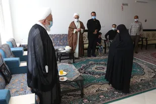 آیت الله ناصری با خانواده مجاهد یزدی جبهه انقلاب دیدار کرد