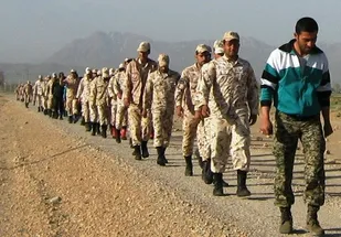 راهپیمایی برد بلند رزمندگان تیپ44 قمربنی هاشم(ع)
