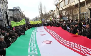 مردم، همچنان پای انقلاب