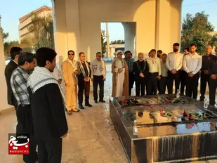 غبارروبی مزار شهدا توسط پایگاه المهدی حوزه ثارالله شهری چابهار به مناسبت هفته بسیج &nbsp;