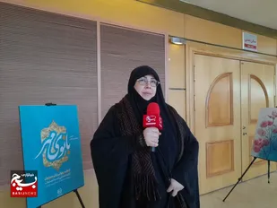 با شکل&zwnj;گیری انقلاب اسلامی، نقش زن شکل ممتازی به خود گرفت