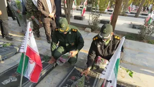 غبار روبی و عطر افشانی گلزار شهدای امامزاده سید محمد علیه السلام خمینی شهر