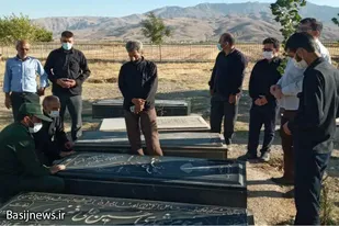 ادای احترام بسیجیان به شهدای روستای توانه