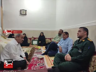 دیدار فرمانده سپاه دیّر و رئیس دانشگاه آزاد با دو خانواده شهید دانشجو