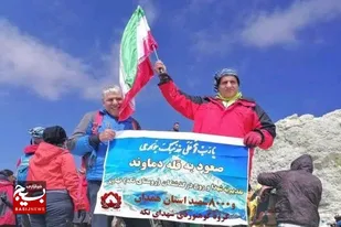 صعود گروه کوهنوردی شهدای روستای تکه نهاوند به قله دماوند