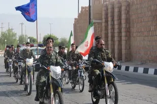 رژه موتوری و عطر افشانی قبور شهدا در شهرستان خنج برگزار شد