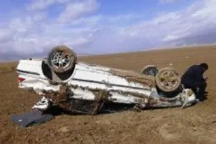 واژگونی سمند در خوروبیابانک جان یک نفر را گرفت