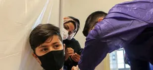 بیش از ۵۰ درصد دانش آموزان ۱۲ تا ۱۷ سال خوزستان واکسینه شدند