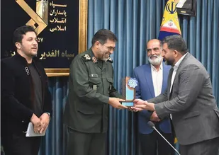 جمعی از ورزشکاران بهابادی با خانواده شهید مدافع حرم سید مهدی سادات دیدارکردند