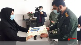 دیدار فرمانده سپاه نقده با مادران ساکن در خانه سالمندان این شهرستان