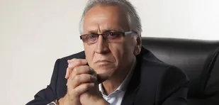 به مسئولان بگویید که از حرفه بازیگری خسته شده ام / دلم برای التماس کردن بازیگران برای کار می سوزد
