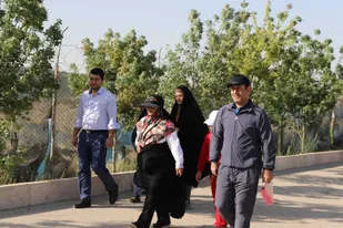 به مناسبت سوم خرداد و هفته سلامت همایش پیاده روی با حضور خانواده های سپاه استان قزوین  برگزار شد .