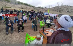شهدا تمامیت ارضی کشو را حفظ کردند