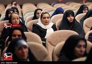 اندیشه مخرب غرب درباره زنان باید به جوانان بازگو شود