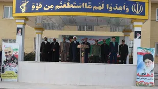 صبحگاه مشترک نیرو&zwnj;های نظامی و انتظامی در مهریز