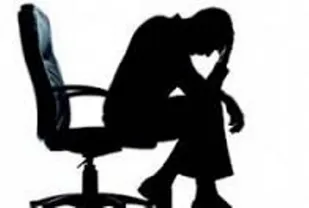 تبلیغ مصرف گرایی موجب احساس حقارت شدید طبقه متوسط جامعه می شود