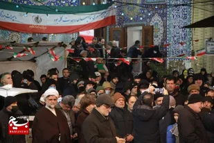 حضور پرشور مردم گیلان در مراسم گلبانک و نورافشانی شب ۲۱ بهمن