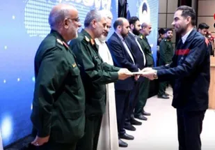 تقدیر فرمانده سپاه خوزستان از مدیر روابط عمومی شرکت فولاد اکسین&nbsp;