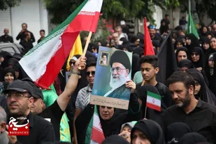 این حسین کیست که عالم همه دیوانه اوست...