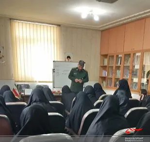 دیدار فرمانده سپاه ناحیه خمینی شهر با بسیجیان حوزه مقاومت بسیج ام ابیها(س)