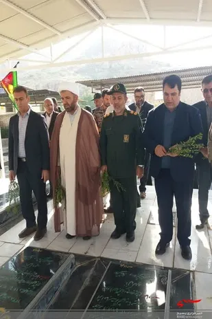غبارروبی&zwnj;ها و تجدید میثاق با شهدا در مناسبات مختلف، برای یاداوری و پاک کردن زنگار و غبار از دل و قلبمان است
