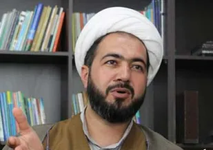 جهادی بودن و انقلابی عمل کردن ما را از مشکلات درونی دور می کند/حفظ این انقلاب باعث ماندگاری اسلام است