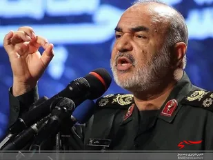 دشمنان را درهم می&zwnj;شکنیم