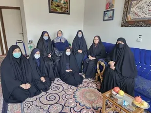 دیدار دختران دبیرستان های فیروزکوه  با مادر شهید رجبعلی سراج