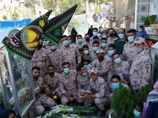 همایش روز سرباز ناحیه خاتم در جوار قبر مطهر شهید سلیمانی