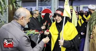 استقبال باشکوه  از ۴۰۰ دانش آموز بسیجی زائر کربلا در مشهد + عکس